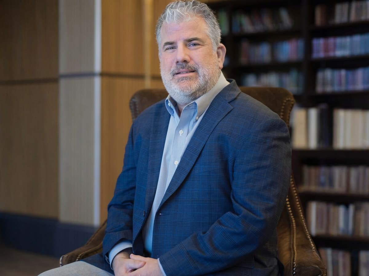 Immobilienmakler veröffentlicht Sammlung wahrer Geschichten aus seiner Karriere