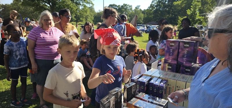 Toys for Tots ruft zu Sommer-Spenden auf, um die "Sommerlücke" für bedürftige Kinder zu schließen