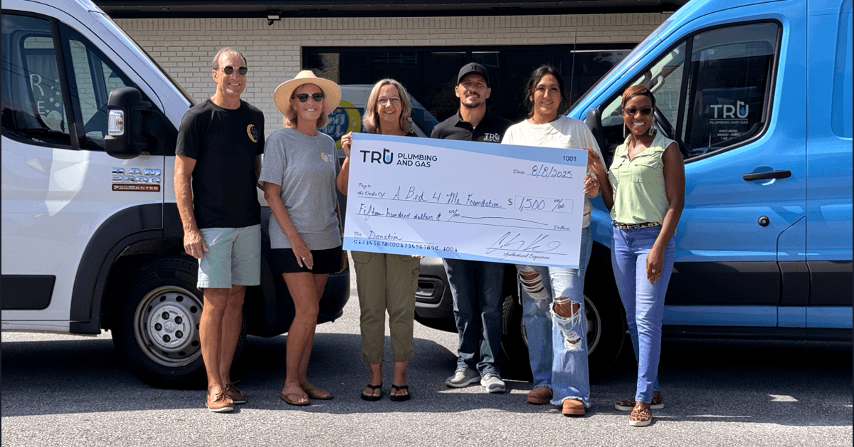 Tru Plumbing and Gas startet "Making Waves"-Initiative mit Spende an A Bed 4 Me Foundation