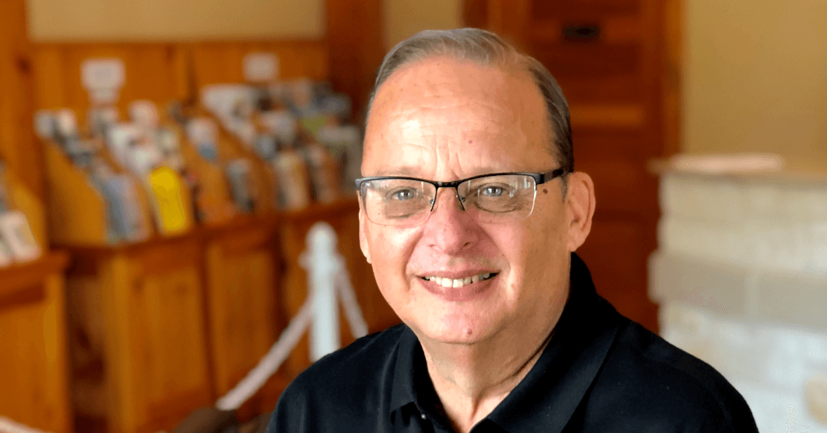 Larry Woods erhält den Marion Szurek Leadership Award 2025 für seine herausragenden Verdienste im texanischen Tourismus