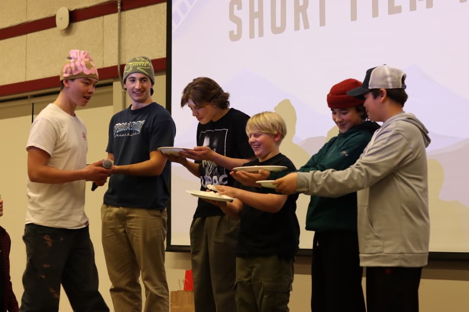 Drei kanadische Jugendliche für Gemeinschaftsprojekte mit Eltern und Mentoren ausgezeichnet