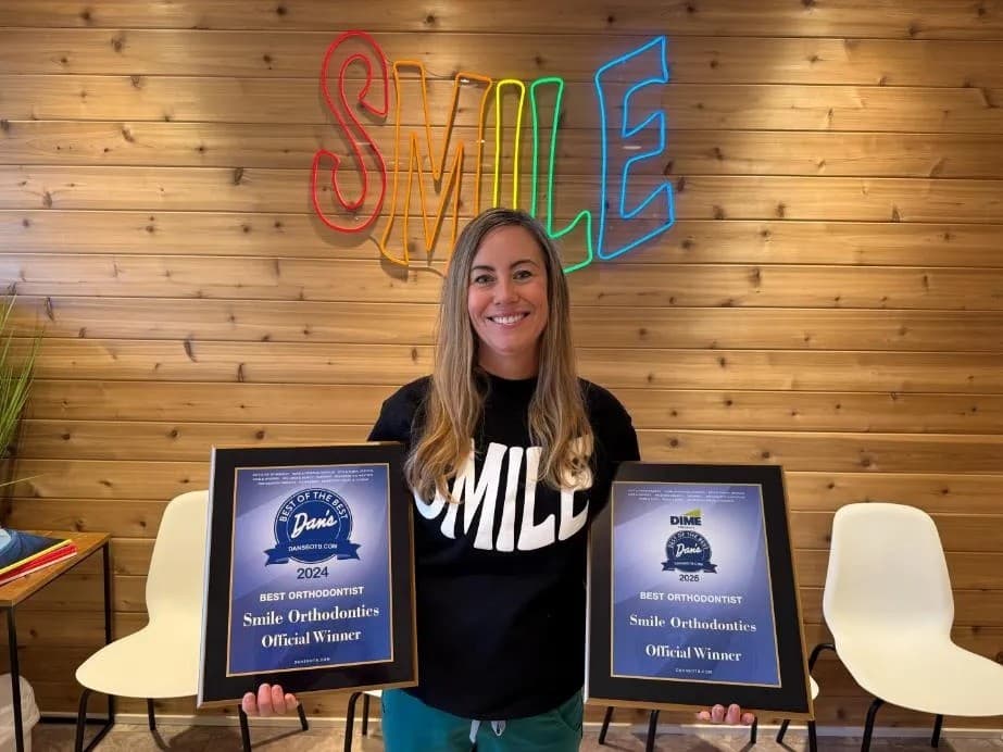 Smile Orthodontics von Dr. Sarah bietet professionelle Invisalign-Behandlung in East Hampton