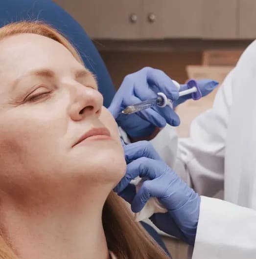 Laser Center of Marin bietet ärztlich überwachte Hautpflegebehandlungen, die auf individuelle Bedürfnisse zugeschnitten sind