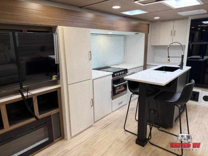 United RV Centers erweitert Angebot an ziehbaren Wohnmobilen und Dienstleistungen in Chatsworth