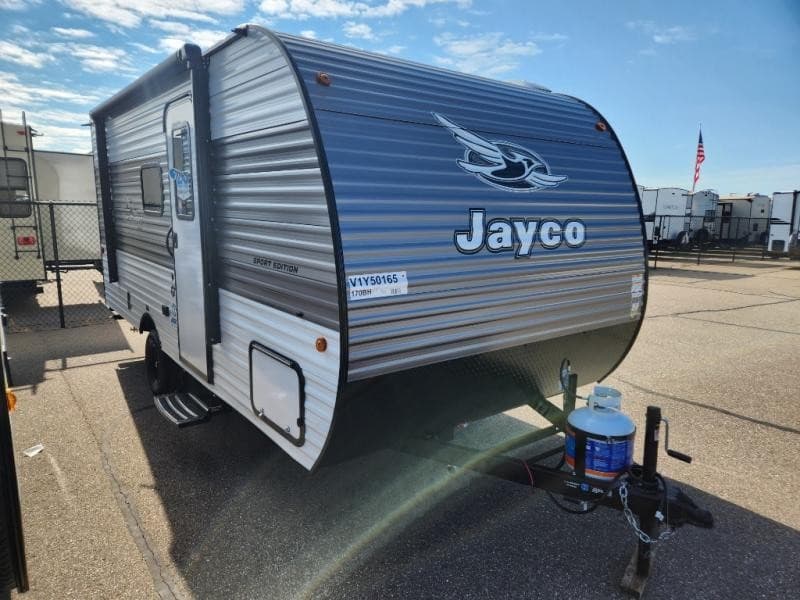 Hilltop Camper & RV präsentiert Wohnwagen-Inventar für Outdoor-Enthusiasten in Minnesota