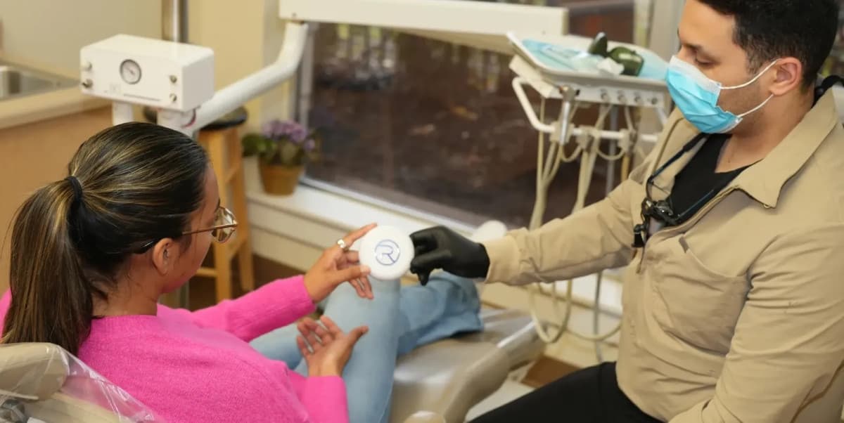 Zahnarztpraxis in Plano setzt auf umfassende Versorgung und moderne Technologie