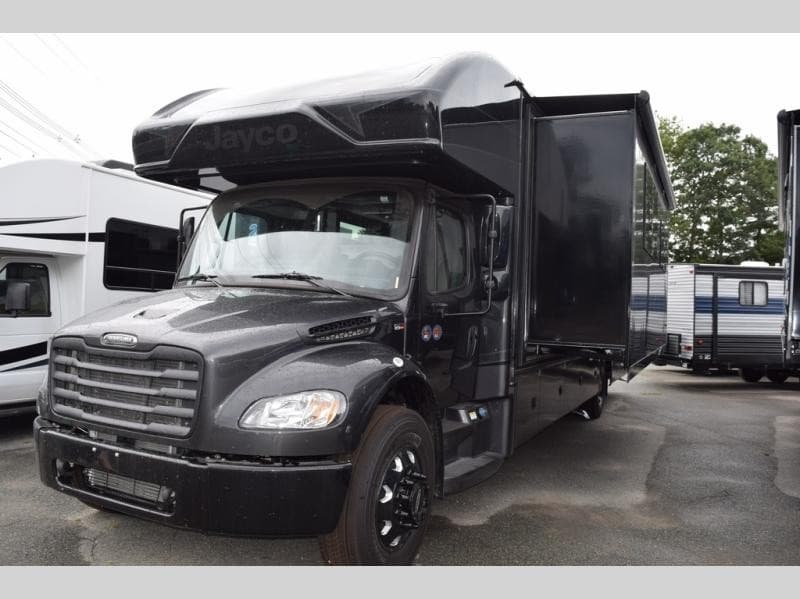 Pete's RV Center erweitert Jayco Seneca-Bestand in Neuengland