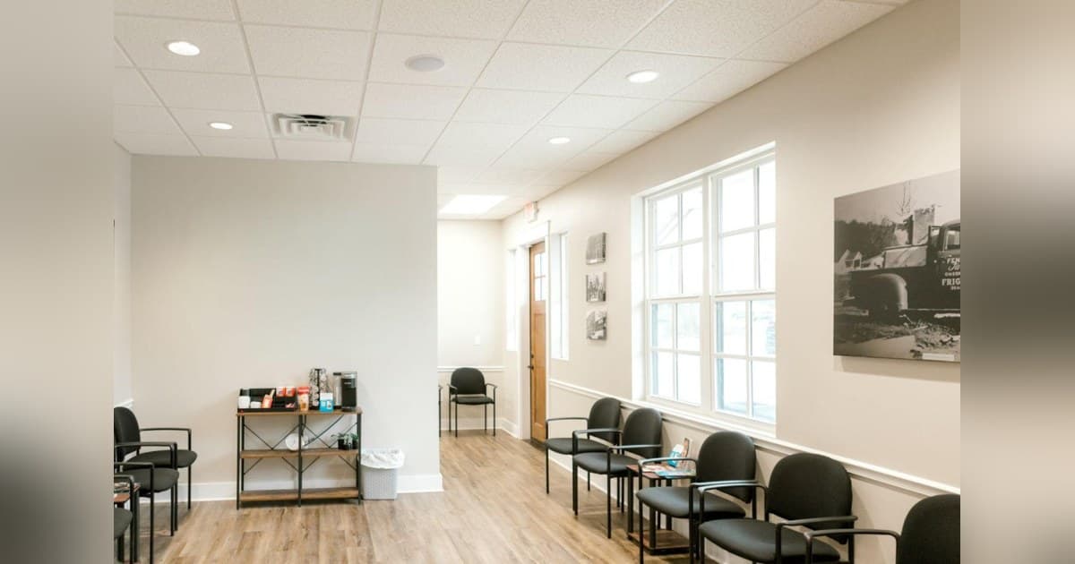 Hometown Orthodontics präsentiert Optionen für Teenager-Zahnspangen in der Praxis in Oneonta