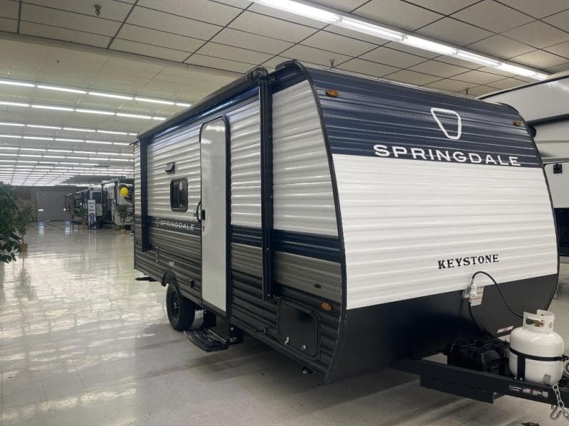 RnR RV Center erweitert Standort Liberty Lake um zusätzliche Wohnmobile und Servicebuchten