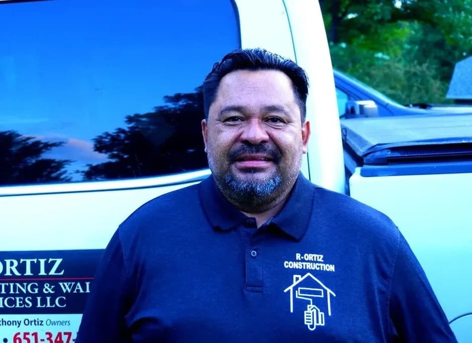 R Ortiz Construction bietet professionelle Maler- und Trockenbauarbeiten für Hausbesitzer in Minneapolis
