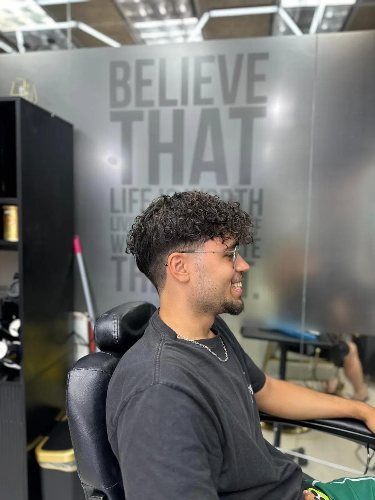 Ace Of Fades Barbershop erweitert Serviceangebot und engagiert sich mit Wohltätigkeitsaktion für die Gemeinschaft