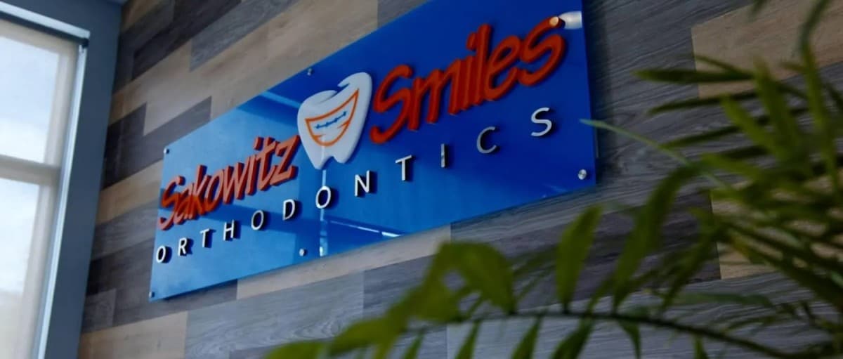 Sakowitz Smiles Orthodontics kombiniert fortschrittliche Technologie mit pädiatrischer Expertise, um die Kieferorthopädie zu revolutionieren