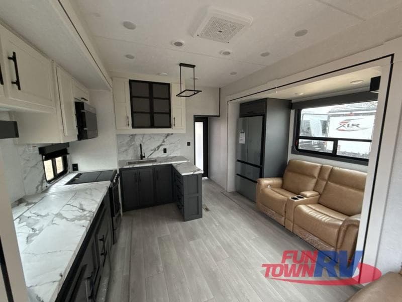 Fun Town RV Oklahoma City erweitert Angebot mit mehr Toy Haulern und Fünftern