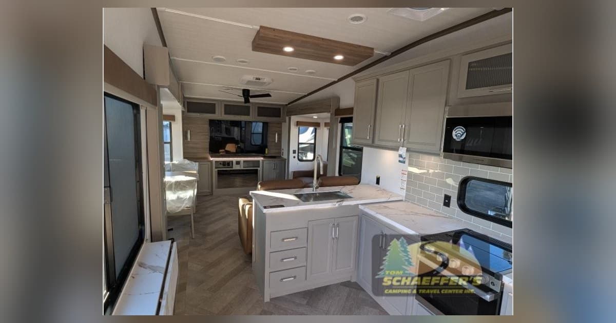 Tom Schaeffers RV-Superstore erweitert das Angebot in Pennsylvania um Hurricane-Wohnmobile und Sprinter-Fifth-Wheels
