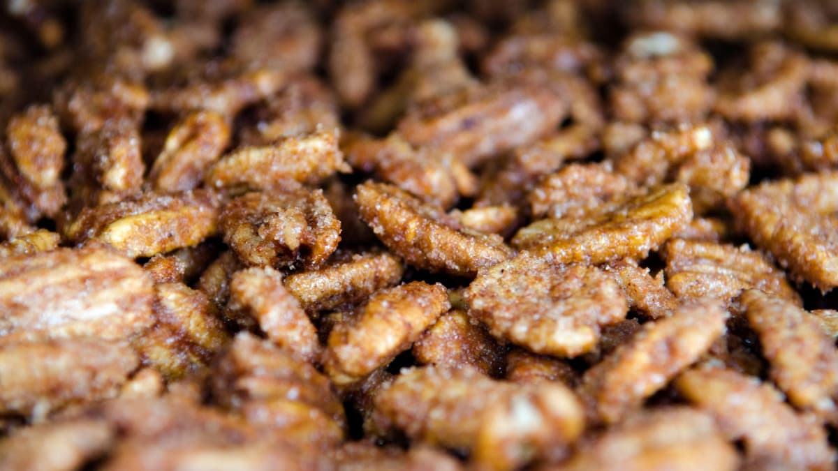 Molly & Me Pecans bringt Whiskey Salted Caramel Pecans als gesunde Snack-Option auf den Markt