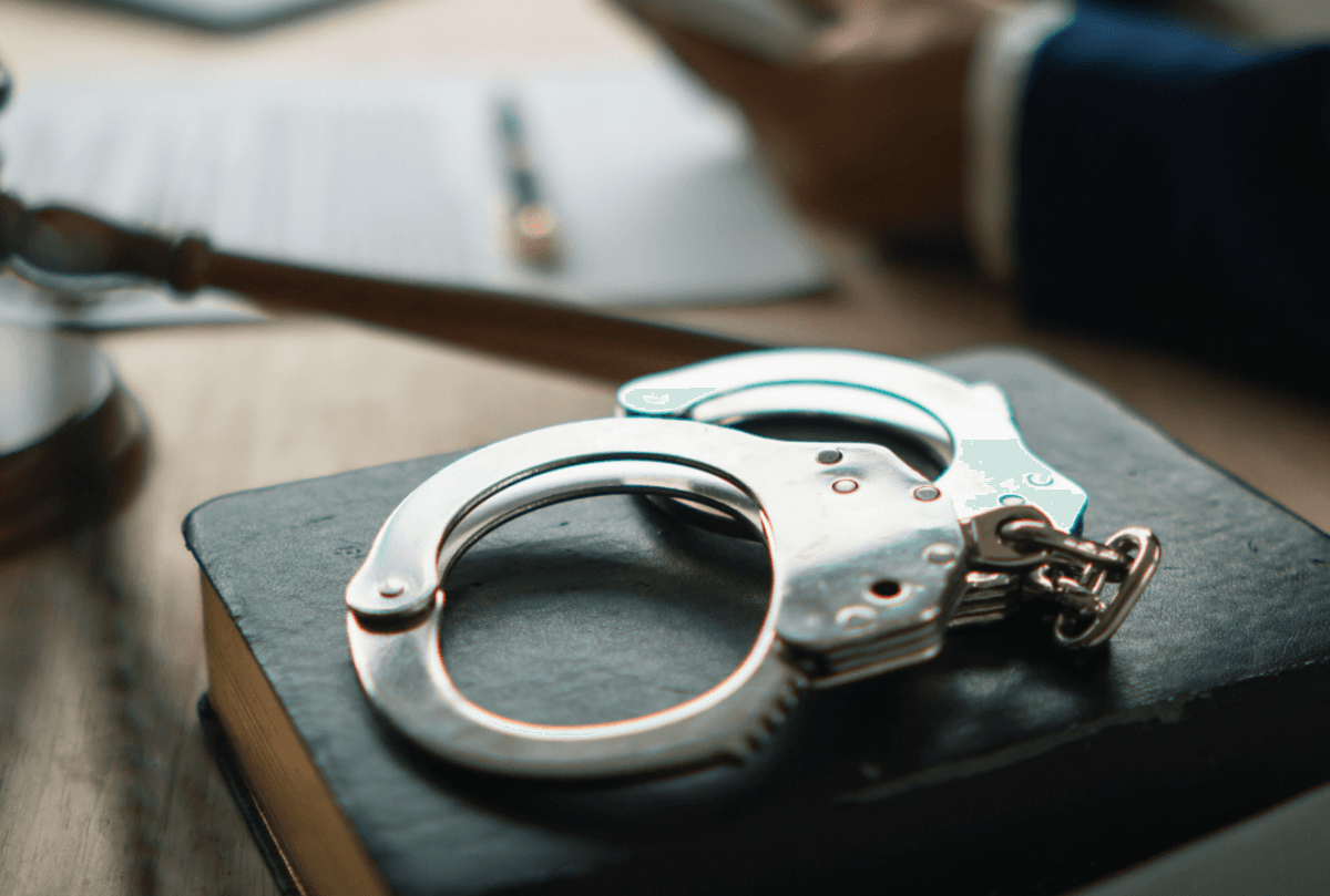 Frühzeitige Rechtsberatung im Strafrecht: Warum Sie einen Anwalt kontaktieren sollten, bevor Anklage erhoben wird