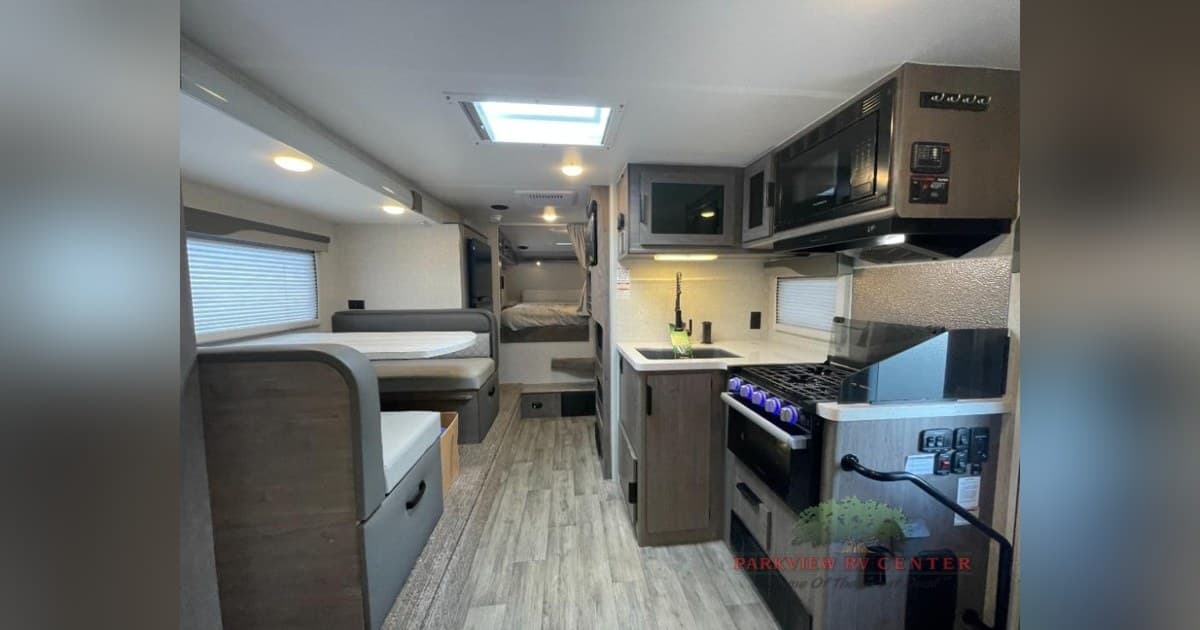 Parkview RV Center präsentiert Lance Truck Camper Bestand in Delaware