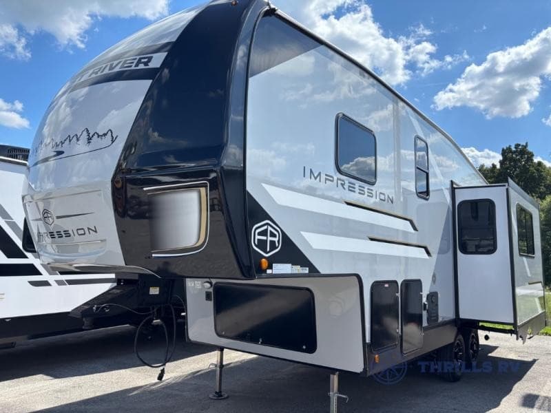 Thrills RV erweitert Angebot um neuen Heritage Glen 356QB Fifth Wheel für Camper aus Fort Wayne