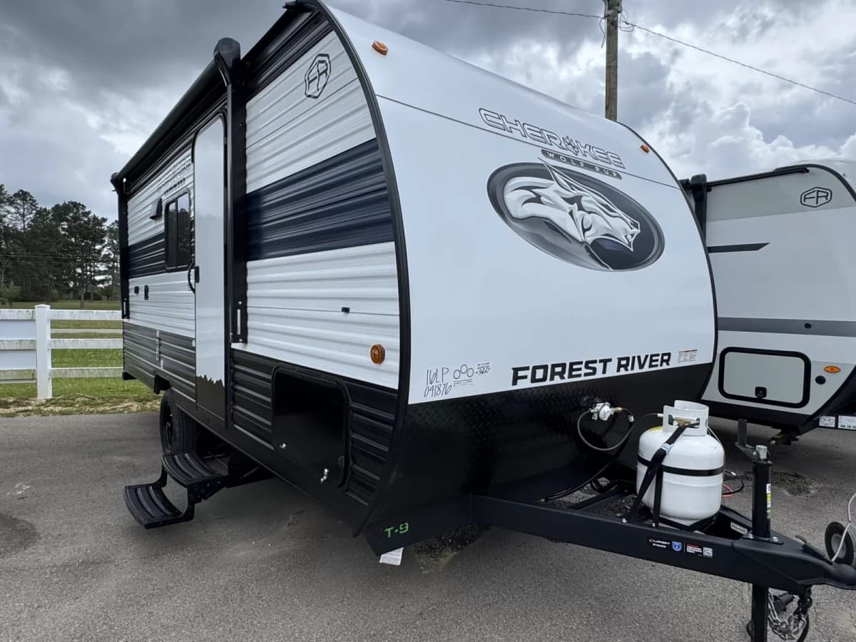 Dad's Camper Outlet erweitert Gebraucht-Wohnmobil-Angebot in Gulfport