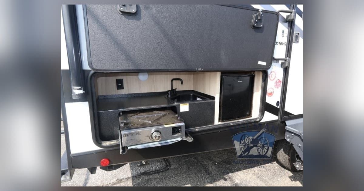 Holman RV erweitert Batavia-Bestand um drei Forest River Cherokee Wolf Pack Toy Hauler
