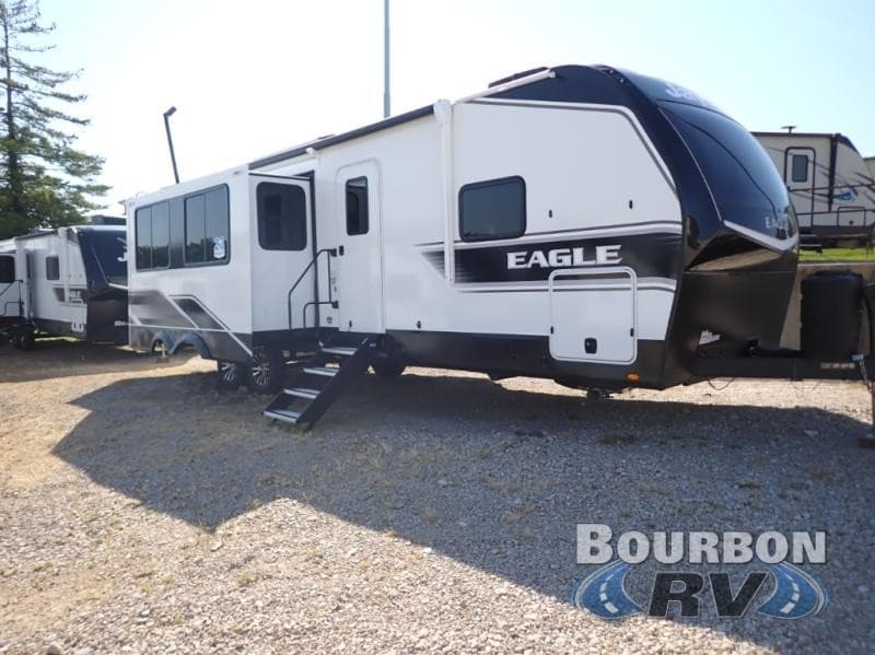 Bourbon RV aktualisiert Bestand und Wohnwagenangebote für Kunden in Missouri