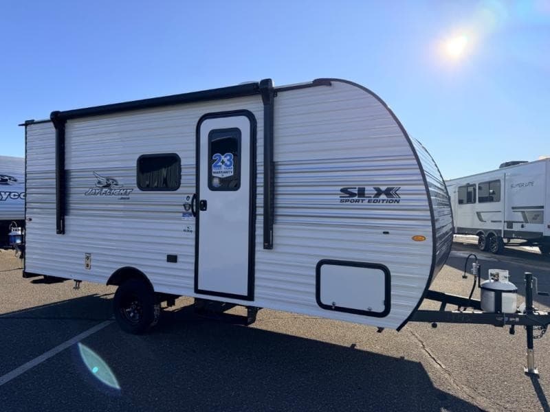Hilltop Camper & RV aktualisiert Serviceplanung und Teilekoordination an vier Standorten in Minnesota