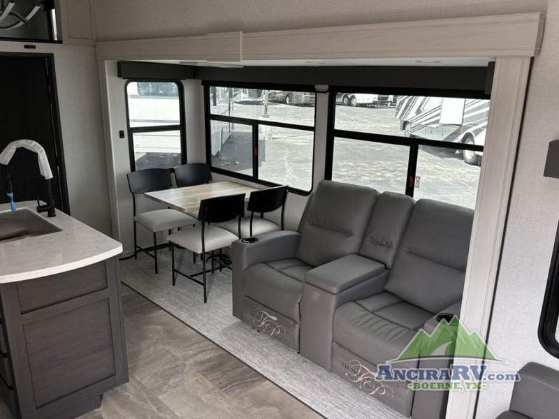 Ancira RV of Boerne nimmt am Newmar Smart Buy Sales Event mit 10.000 $ Kundenvorteil teil