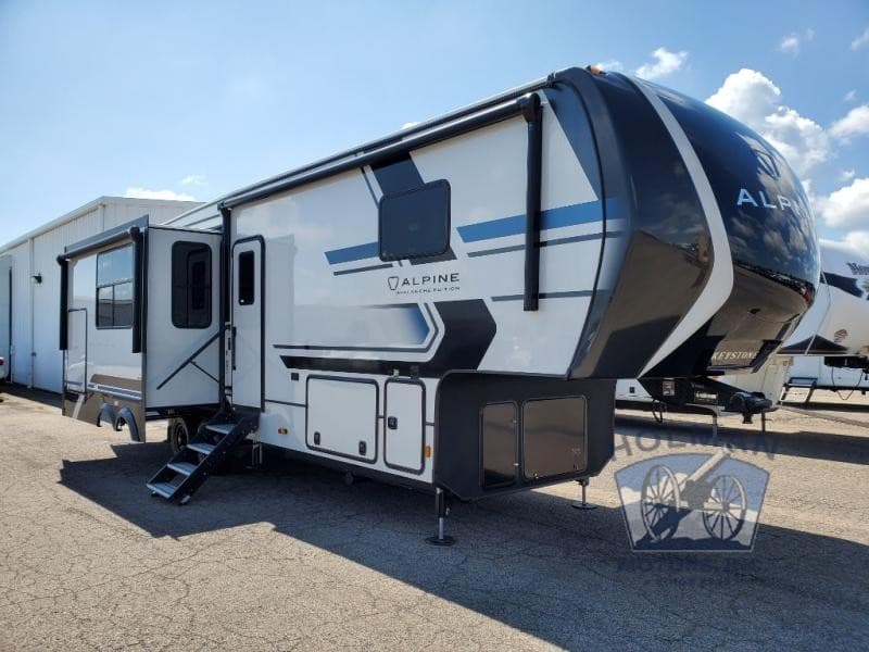 Holman RV erweitert Inventar in Batavia, Ohio, einschließlich Keystone Avalanche Modelle