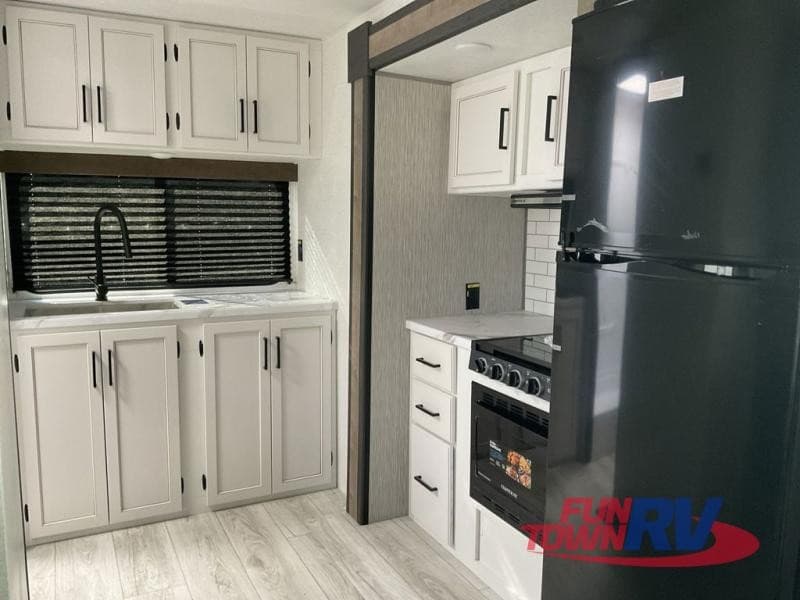 Fun Town RV erweitert Sortiment um geräumige Fifth Wheels und familienfreundliche Reiseanhänger