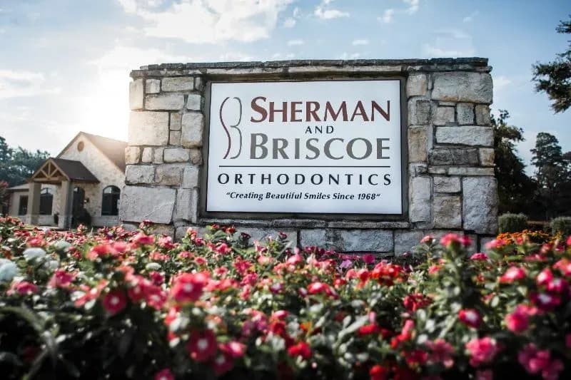 Sherman & Briscoe Orthodontics betont persönliche Betreuung und moderne Behandlungen in Longview