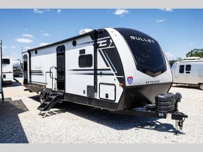 McKee RV erweitert Keystone Bullet Bestand und Auswahl an Gebrauchtfahrzeugen in Iowa