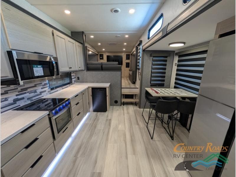 Country Roads RV Center erweitert 2026er Inventar um neue Wohnwagen und Fifth Wheels