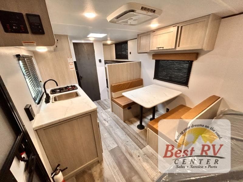 Best RV Center erweitert Turlock-Lagerbestand um Kodiak-Campinganhänger