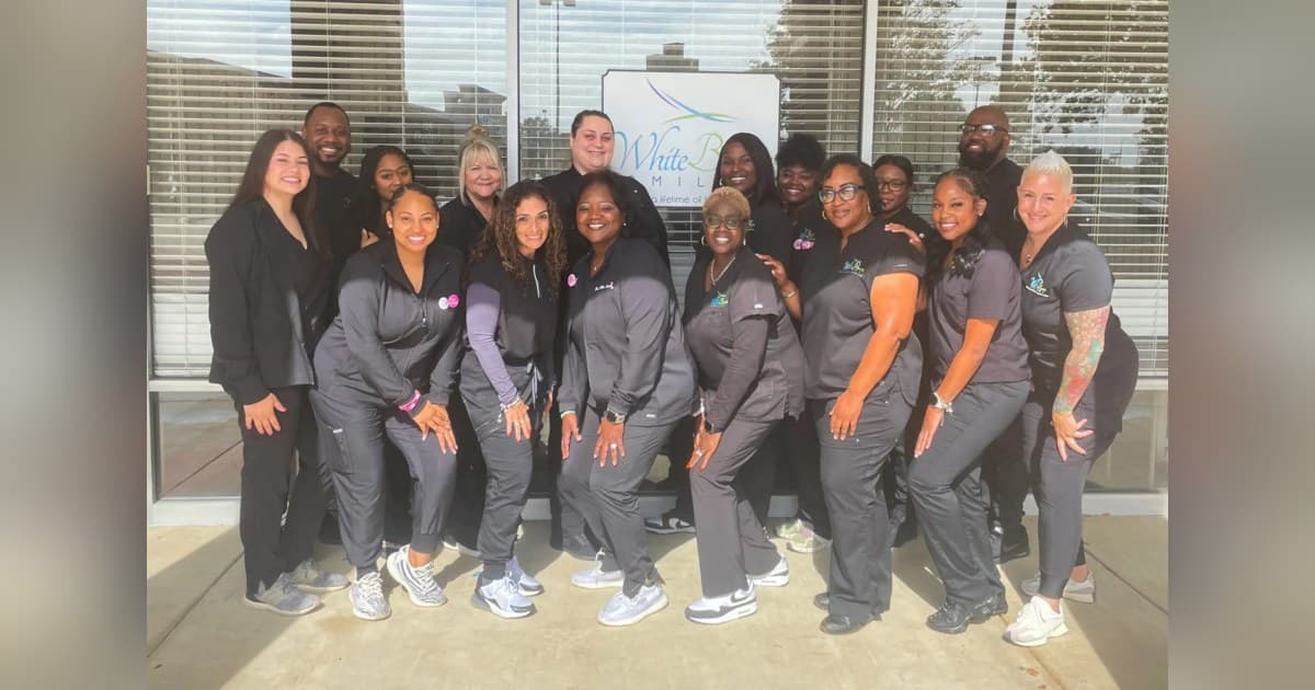 White Brown Smiles bietet Zahnspangen und Invisalign für die Gemeinde Columbia, SC