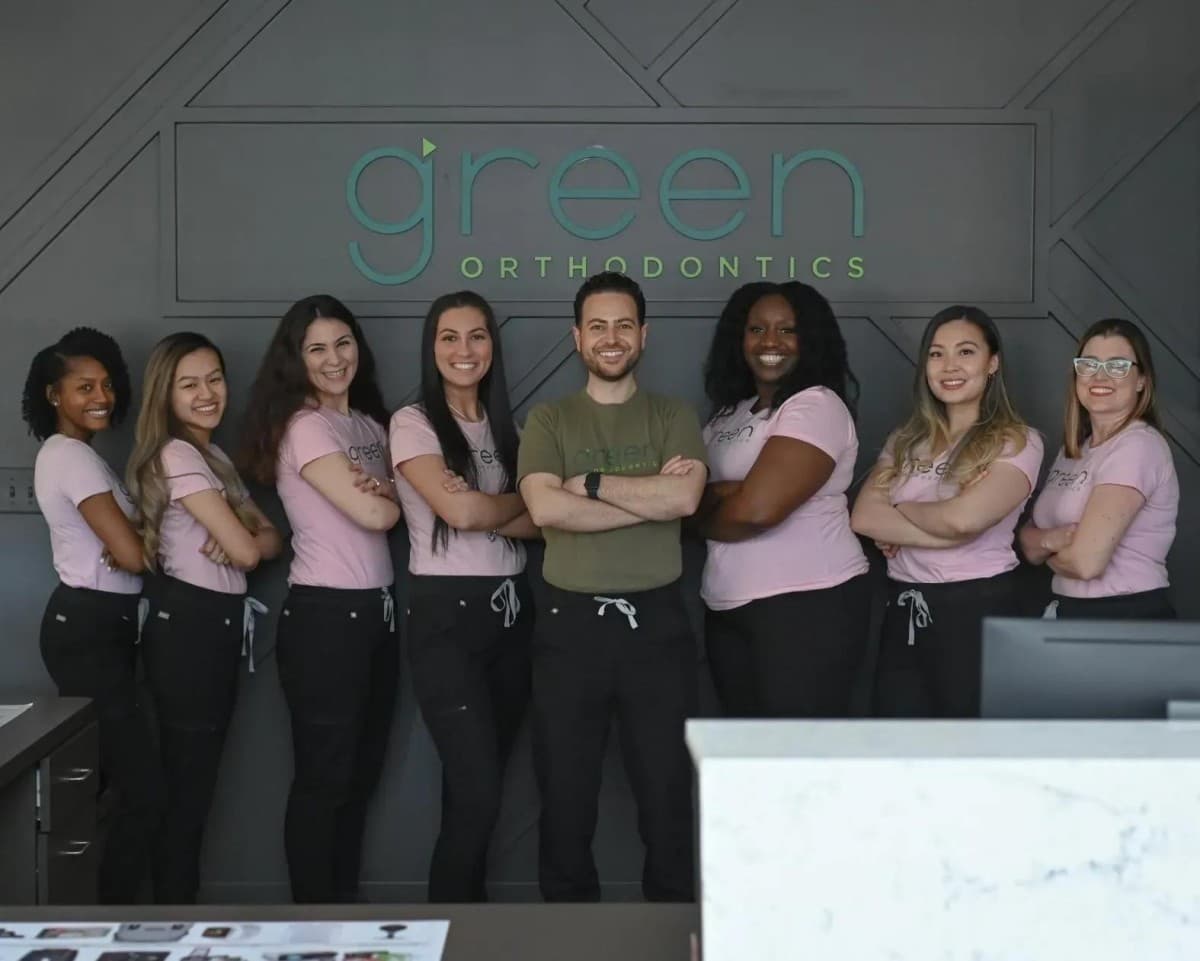 Green Orthodontics in Decatur, GA priorisiert Notfallversorgung und patientenzentrierte kieferorthopädische Behandlung