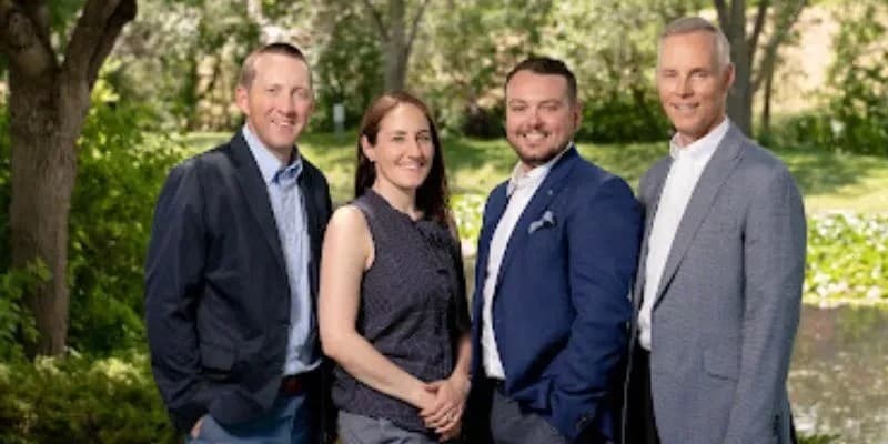 Southbridge Dentistry bietet seit über vier Jahrzehnten umfassende zahnärztliche Familienbetreuung in Littleton