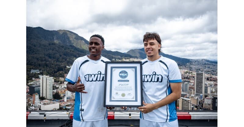 1win und FUTTO stellen Weltrekord mit höchstem Fußballspiel auf Bogotáer Wolkenkratzer auf