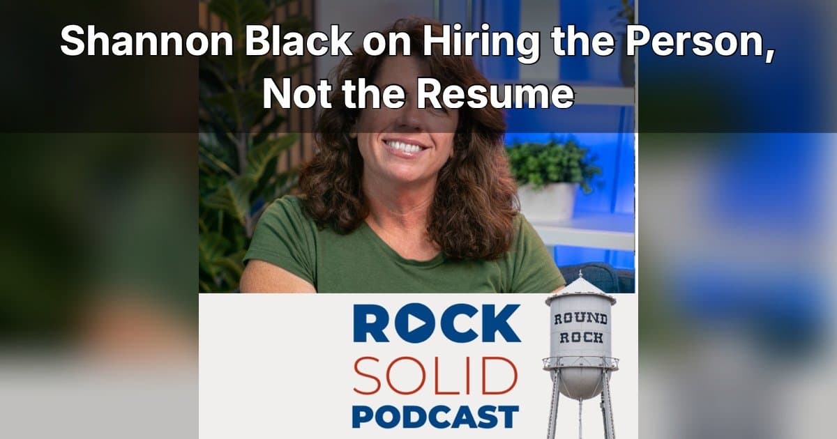 SCORE Austin Vorsitzende Shannon Black teilt Einstellungsstrategien für kleine Unternehmen im Rock Solid Podcast