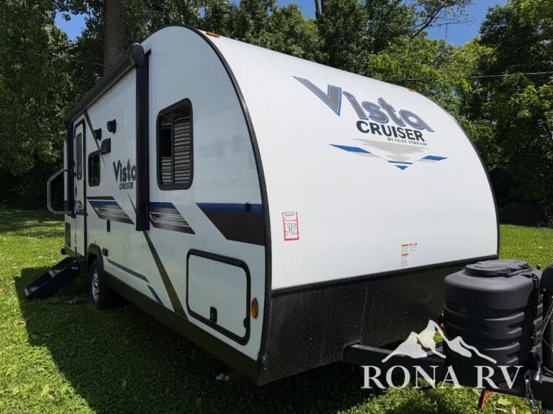Rona RV LLC erweitert Ohio-Bestand um Vista Cruiser und Voltage Toy Hauler