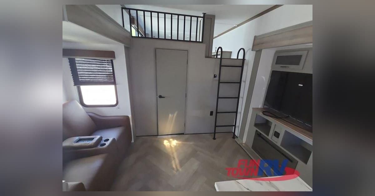 Larry's RV LLC präsentiert Fünft-Rad- und Loft-Anhänger-Optionen für Familienreisen