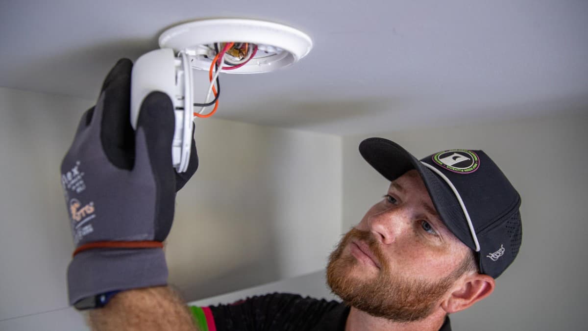 Elektriker aus Tulsa mit 4.000 Fünf-Sterne-Bewertungen steigt in den Markt für Notstromgeneratoren ein