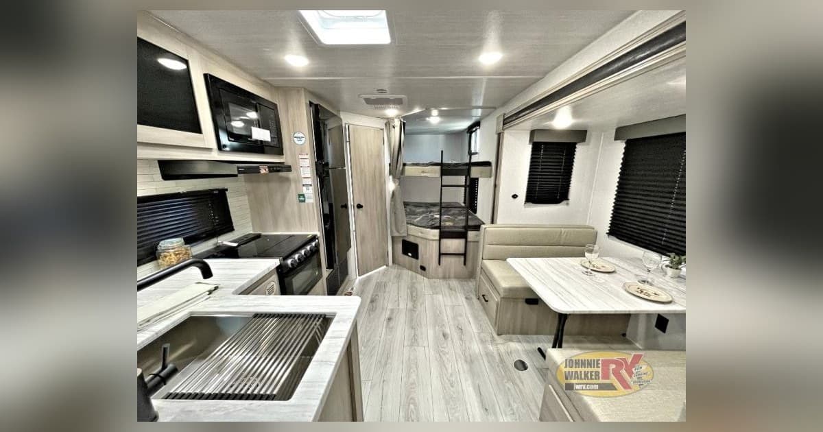 Johnnie Walker RV erweitert Reisemobil-Bestand in Las Vegas um Modelle 2026 und 2027