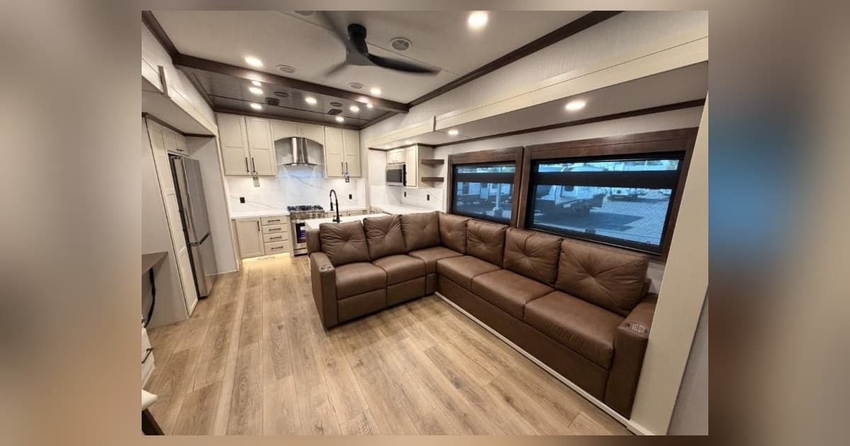 Joplin RV & Marine präsentiert RiverStone Toy Hauler Optionen für Wohnmobilkäufer in Missouri