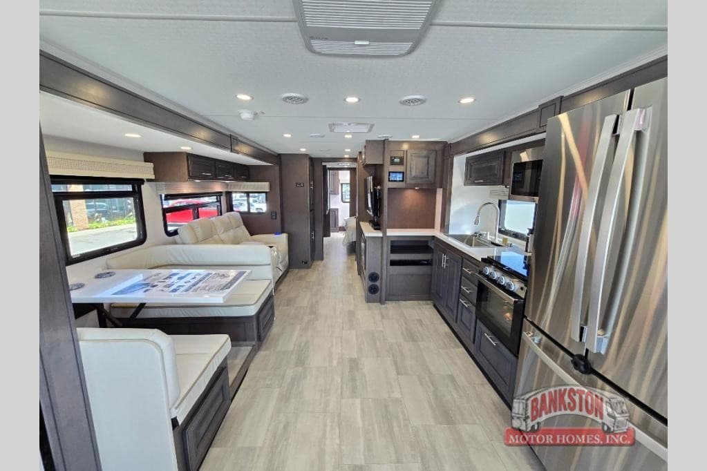 Bankston Motor Homes erweitert Alabama RV-Bestand um Lance Camper 650 und vielfältige Wohnmobil-Optionen