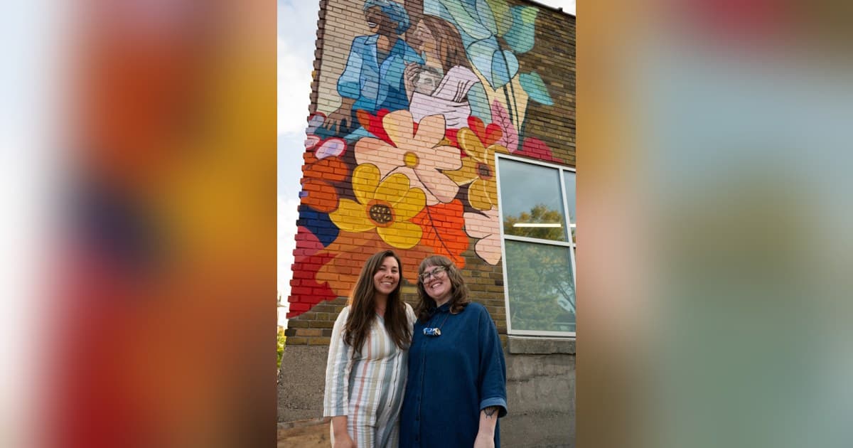 hope&plum enthüllt öffentliches Mosaik zur Feier von Frauen und Gemeinschaft in St. Paul