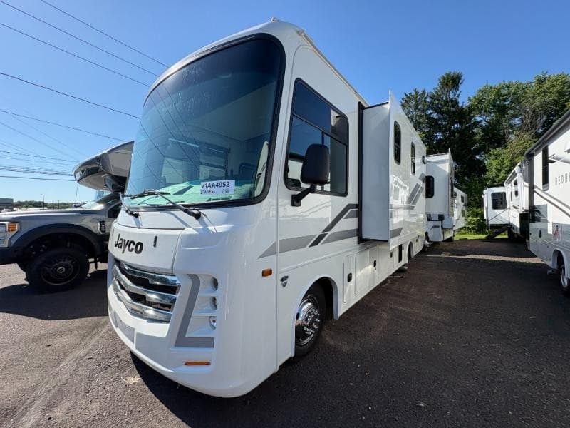 Fretz RV erweitert Bestand um neue und gebrauchte Wohnwagen und Class-B-Wohnmobile