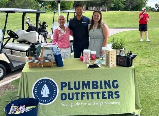 Plumbing Outfitters tritt der Lake Travis Chamber bei und sponsert das jährliche Golfklassiker