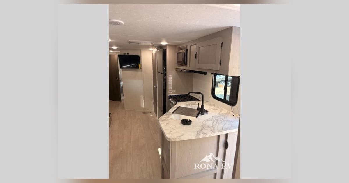 Rona RV präsentiert Forest River Work and Play Toy Hauler Bestand mit saisonalen Preisen