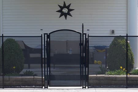 Oklahomas Pool-Sicherheitsexperten befürworten mehrschichtigen Schutz über einfache Zäune hinaus